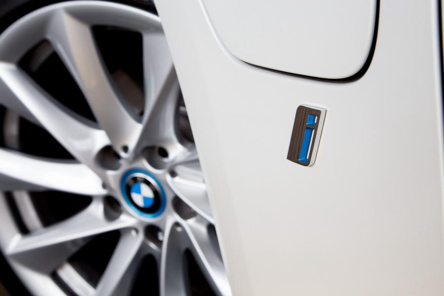 Детали экстерьера BMW 330e iPerformance (F30) 2017 года  (ZA) (фото 13 из 33)
